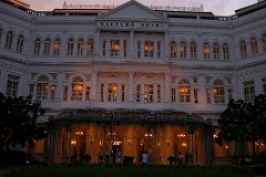 
The regal Raffles Hotel opened in 1887 as a 10-room bungalow, and exactly one hundred years later in 1987, it was declared a national monument. The hotel has seen its fair share of kings and queens, presidents and movie stars. We couldn�t afford to stay there are, but we did go in to gaze at its elegance and style.
